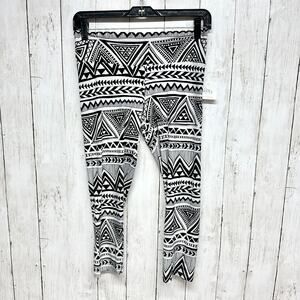 Sexy Basics 24/7 Anywear Pants Women Small Aztec Print Leggings Black White NWT
